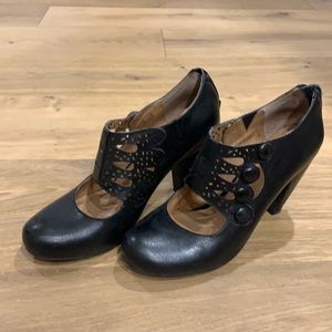 Miz Mooz Sharon heel. Size 8.